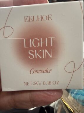 EELHOE Light Skin Concealer - Lightweight Brightening Concealer